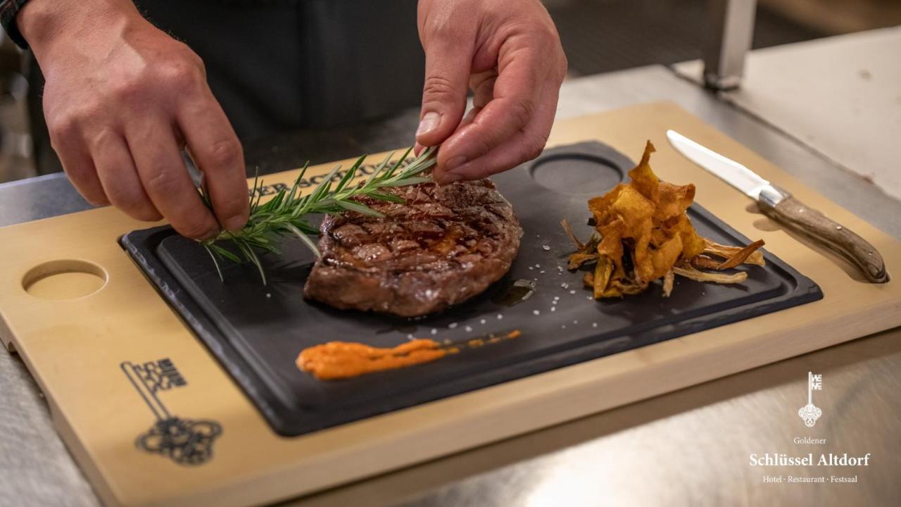 Hotel Restaurant Goldener Schluessel Altdorf Eksteriør billede
